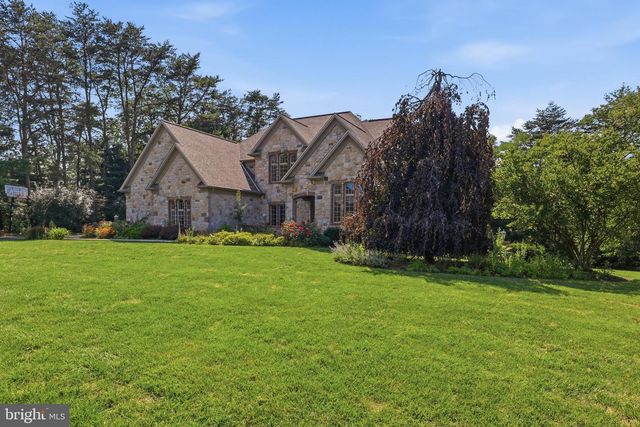 1945 MONTEREY DR, Mechanicsburg, PA 17050