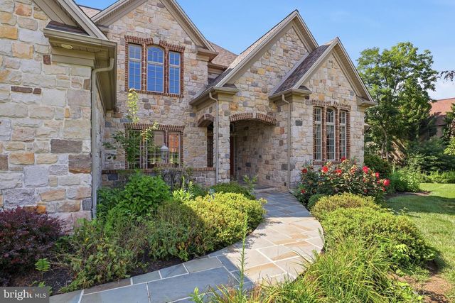 1945 MONTEREY DR, Mechanicsburg, PA 17050