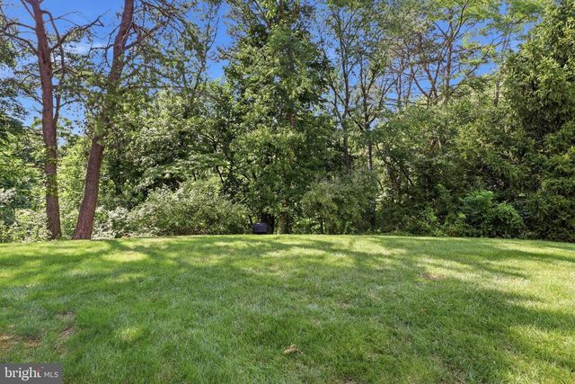 1945 MONTEREY DR, Mechanicsburg, PA 17050