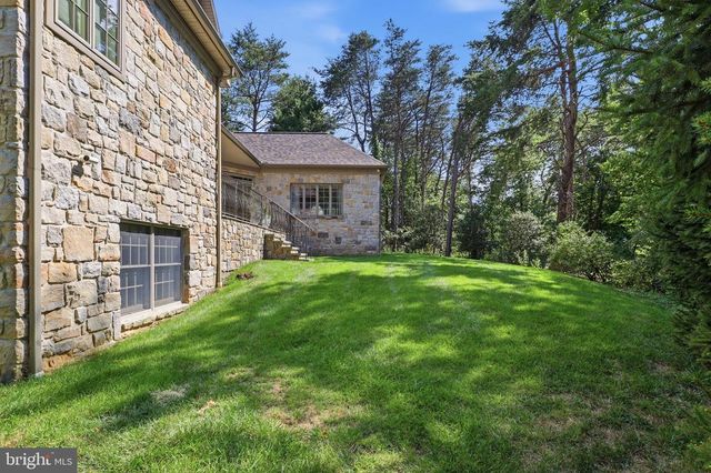 1945 MONTEREY DR, Mechanicsburg, PA 17050