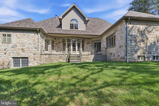 1945 MONTEREY DR, Mechanicsburg, PA 17050