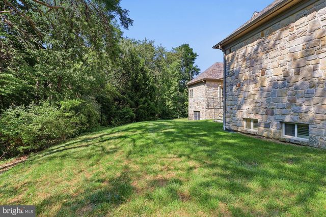 1945 MONTEREY DR, Mechanicsburg, PA 17050