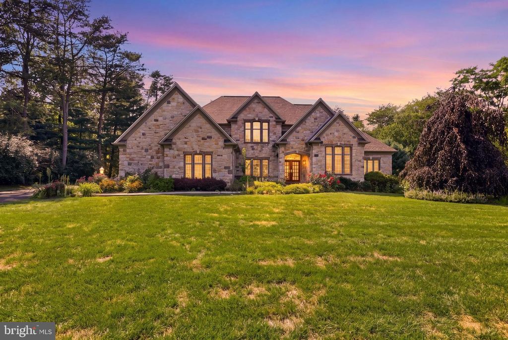 1945 MONTEREY DR, Mechanicsburg, PA 17050