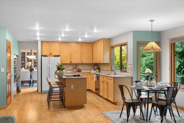 16690 SE 50th Place, Bellevue, WA 98006