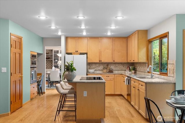 16690 SE 50th Place, Bellevue, WA 98006