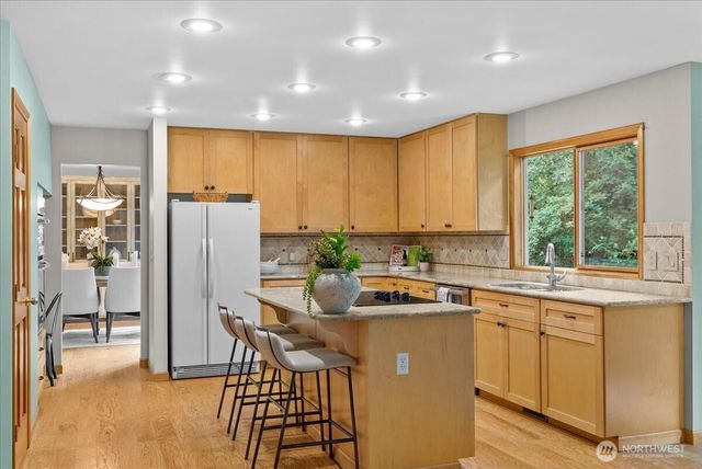 16690 SE 50th Place, Bellevue, WA 98006