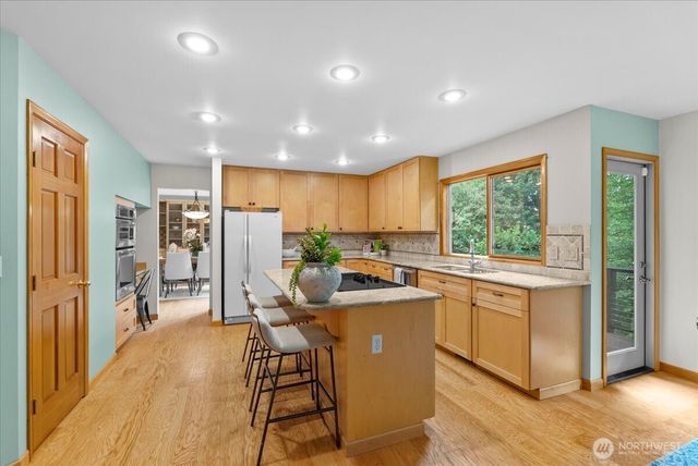 16690 SE 50th Place, Bellevue, WA 98006