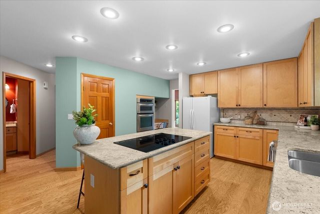 16690 SE 50th Place, Bellevue, WA 98006