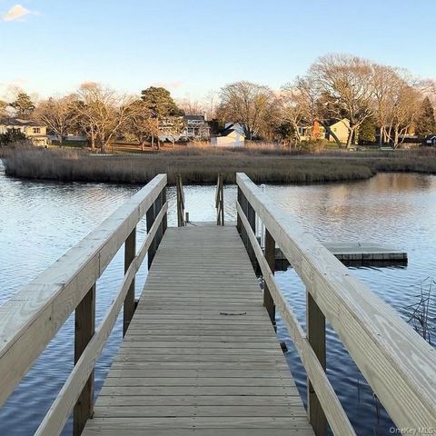 12 Plume Grass Way, Westhampton, NY 11977