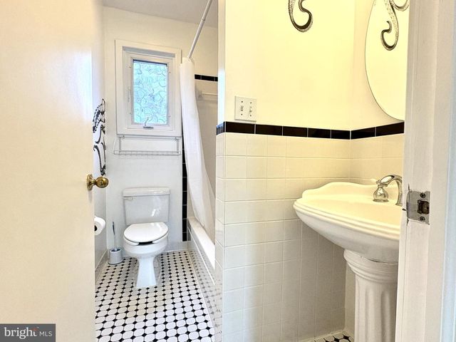 2513 BARRISON POINT RD, Essex, MD 21221