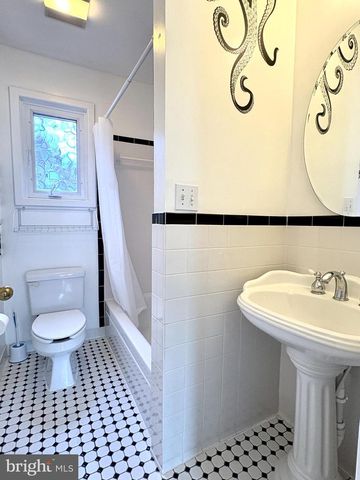 2513 BARRISON POINT RD, Essex, MD 21221