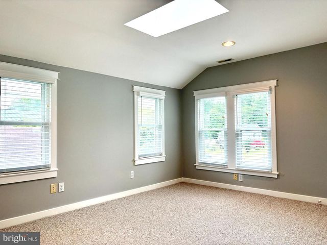 2513 BARRISON POINT RD, Essex, MD 21221
