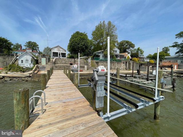 2513 BARRISON POINT RD, Essex, MD 21221