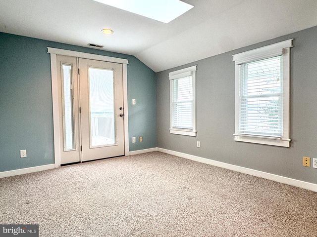 2513 BARRISON POINT RD, Essex, MD 21221