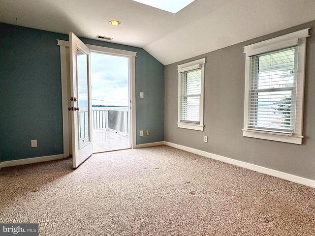 2513 BARRISON POINT RD, Essex, MD 21221