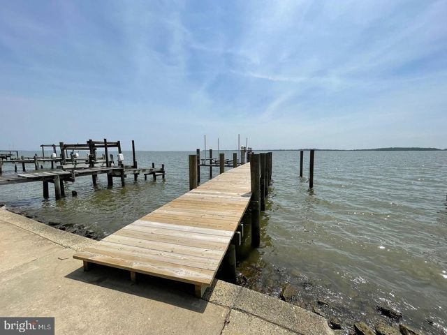 2513 BARRISON POINT RD, Essex, MD 21221