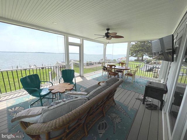 2513 BARRISON POINT RD, Essex, MD 21221