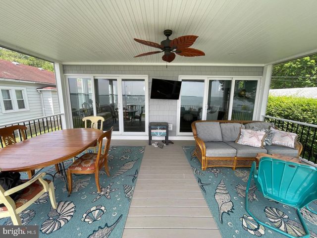 2513 BARRISON POINT RD, Essex, MD 21221