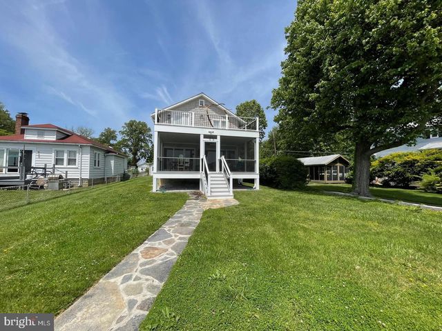 2513 BARRISON POINT RD, Essex, MD 21221