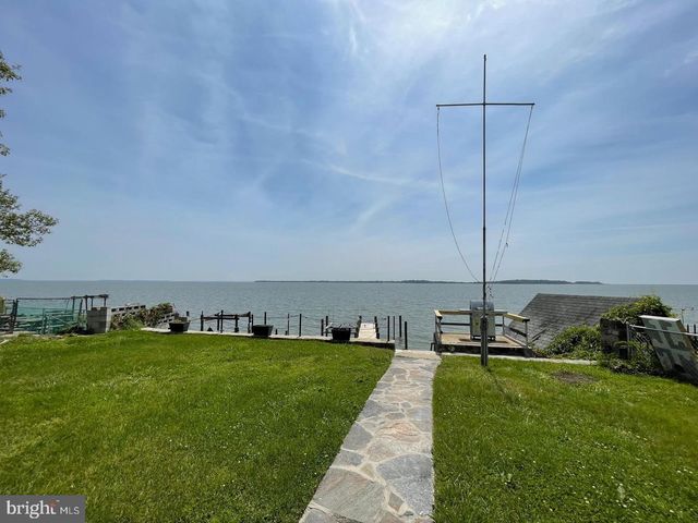 2513 BARRISON POINT RD, Essex, MD 21221