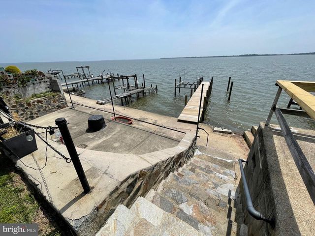 2513 BARRISON POINT RD, Essex, MD 21221