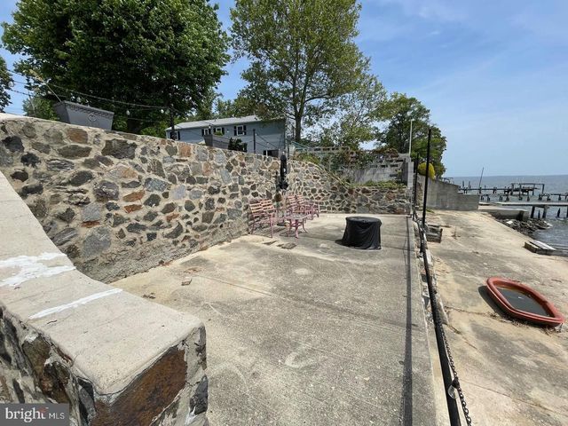 2513 BARRISON POINT RD, Essex, MD 21221