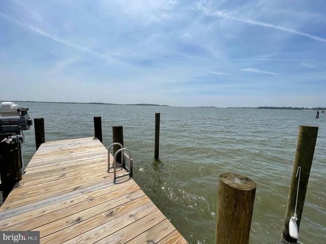 2513 BARRISON POINT RD, Essex, MD 21221