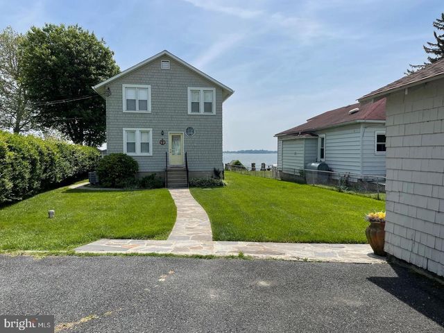 2513 BARRISON POINT RD, Essex, MD 21221