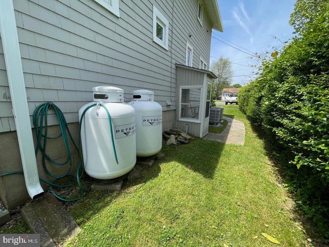 2513 BARRISON POINT RD, Essex, MD 21221