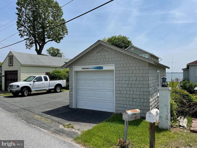 2513 BARRISON POINT RD, Essex, MD 21221
