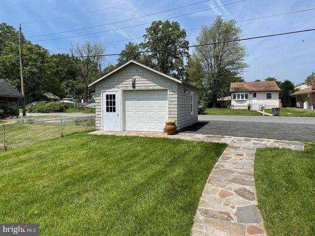 2513 BARRISON POINT RD, Essex, MD 21221
