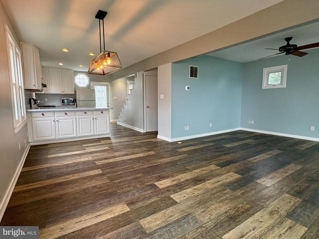 2513 BARRISON POINT RD, Essex, MD 21221