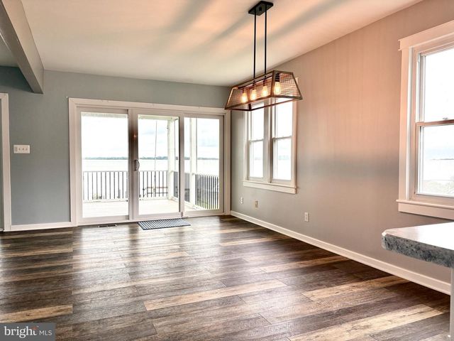 2513 BARRISON POINT RD, Essex, MD 21221