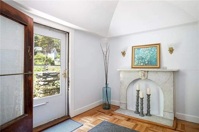 75 Green End Avenue 1, Middletown, RI 02842