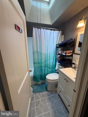 7511 SHERWOOD RD, Philadelphia, PA 19151