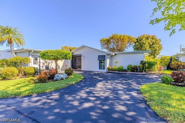 3271 Boca Ciega DR D50, Naples, FL 34112