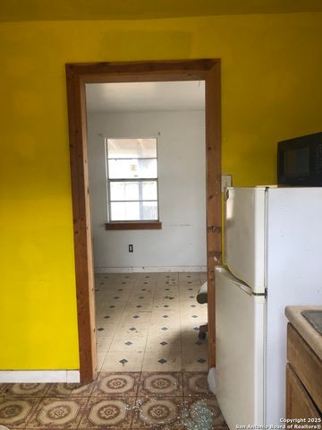 156 County Road 781, Natalia, TX 78059