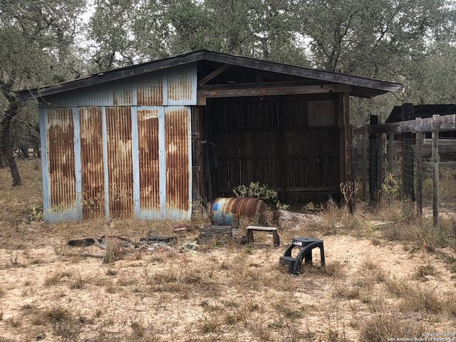 156 County Road 781, Natalia, TX 78059