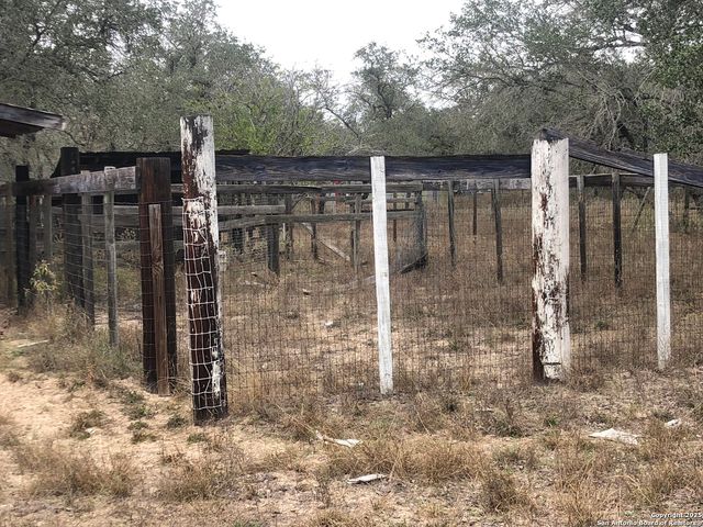 156 County Road 781, Natalia, TX 78059