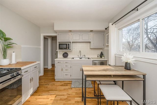 10524 Saint Henry Lane, St Ann, MO 63074