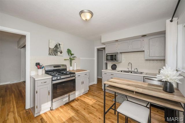 10524 Saint Henry Lane, St Ann, MO 63074