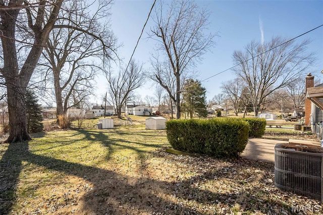 10524 Saint Henry Lane, St Ann, MO 63074