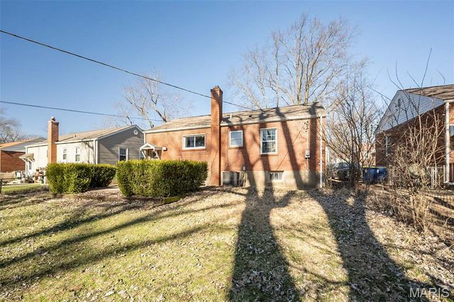 10524 Saint Henry Lane, St Ann, MO 63074