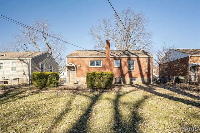 10524 Saint Henry Lane, St Ann, MO 63074