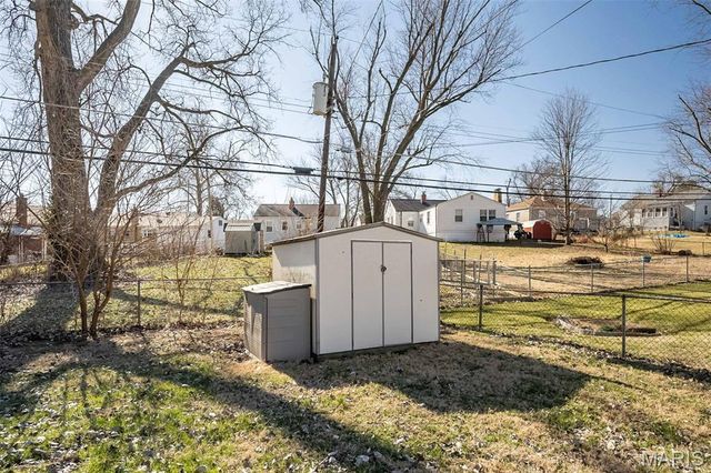 10524 Saint Henry Lane, St Ann, MO 63074