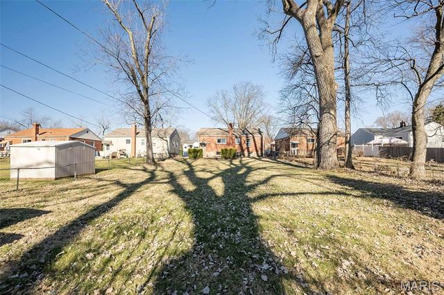 10524 Saint Henry Lane, St Ann, MO 63074