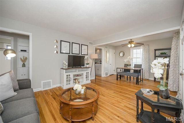 10524 Saint Henry Lane, St Ann, MO 63074