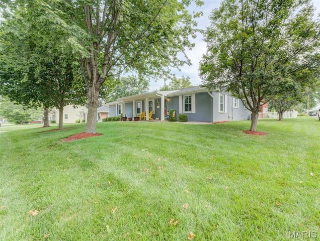 910 N Saint Jacques Street, Florissant, MO 63031