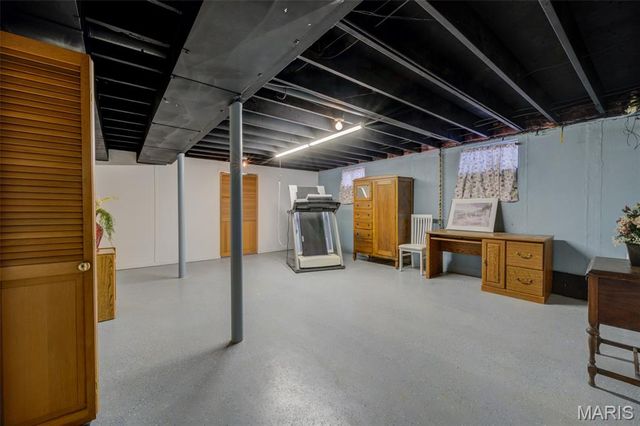 910 N Saint Jacques Street, Florissant, MO 63031