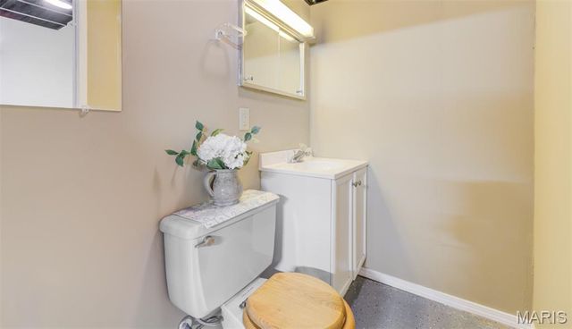 910 N Saint Jacques Street, Florissant, MO 63031